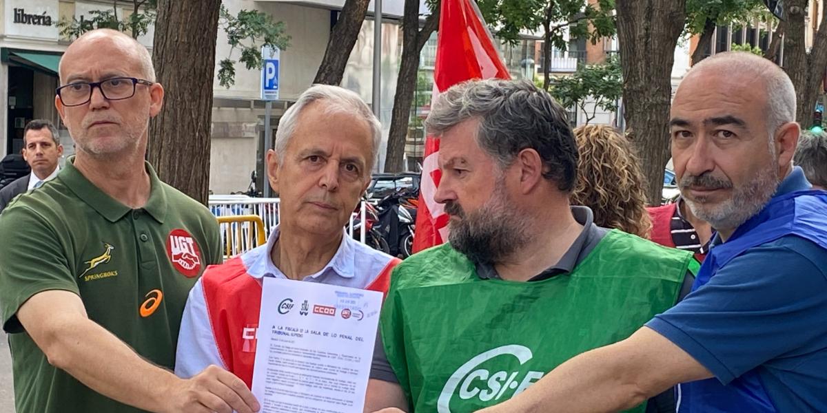 Representantes sindicales muestran la denuncia contra Pilar Llop por no negociar, como es su obligacin legal, para solucionar la huelga